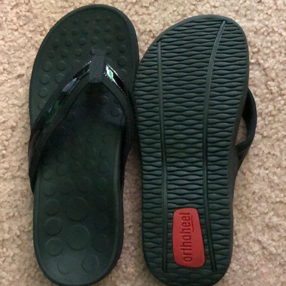 New Orthaheel flipflops never worn